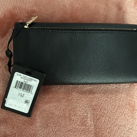Beautiful DKNY NWT Bobi Taxi carryall wallet black with taxi cab & heart design. - Picture 4 of 5